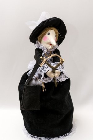 Работа Грелка на заварочный чайник Шапокляк.