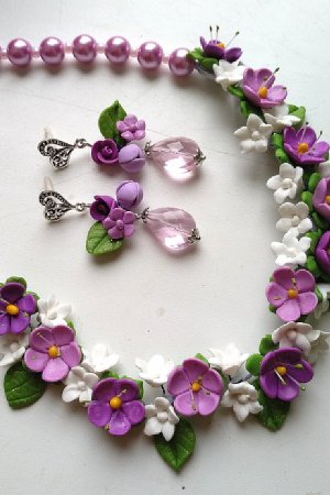 Робота Кольє і сережки з фіолетовими квітами