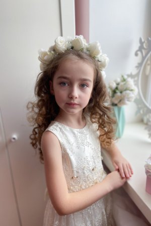 Робота Віночок з трояндами айворі нареченій,перше причастя.