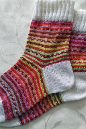 Работа Яркие женские вязаные носки