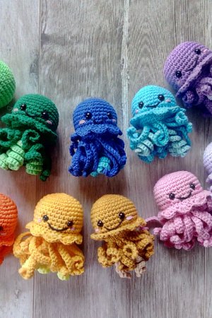 Робота медузка в'язана