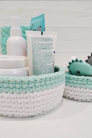 Работа Набор вязаных корзин 2 шт.