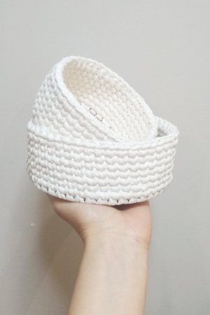 Работа Набор белых трикотажных корзин, 2 шт