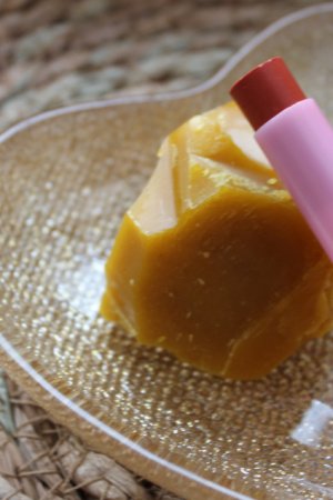 Работа Бальзам для губ с цветом