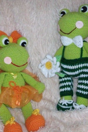 Робота в"язані іграшки жабки