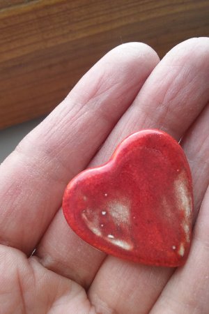 Работа Броши сердечки керамика