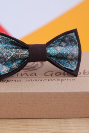 Работа Галстук-бабочка шоколадный "Ромбы"