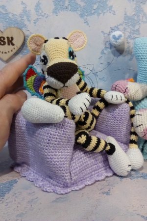 Робота Маленьке крісло ляльки іграшки, меблі ручної роботи.