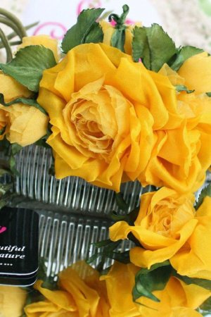 Робота Комплект прикрас з троянд "Сонячний день"