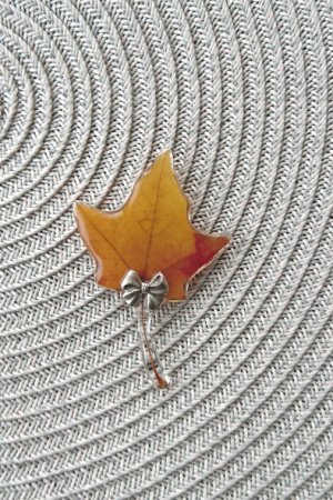 Работа Брошь ручной работы Клен