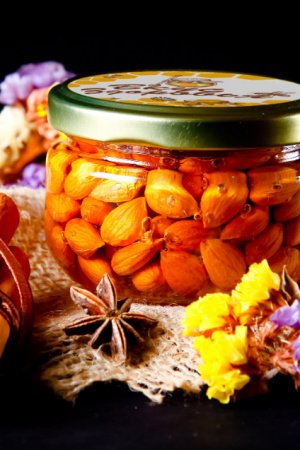 Работа Ядро абрикоса в меде / Орехи в меде