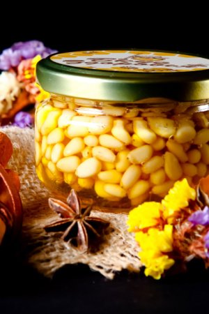 Работа Кедровый орех в меду / Орехи в меде / крафтовой / Мед