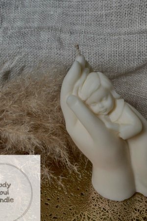 Робота Соєва свічка - «Малюк в маминих руках» 14 см