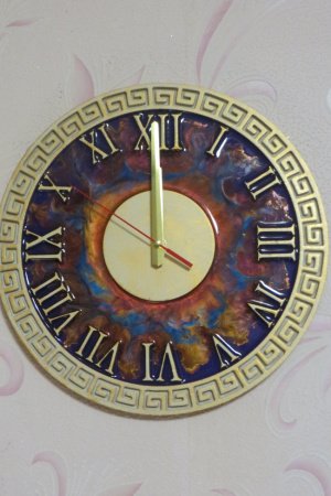 Робота Настiнний годинник з епоксидною смолою
