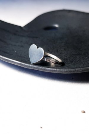 Робота Срібна каблучка сердечко (середнє)