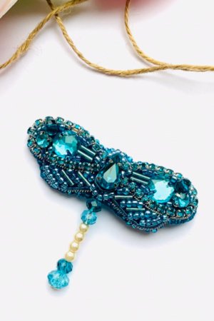 Работа брошь метелек