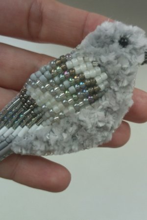 Работа Брошь Пушистик серый