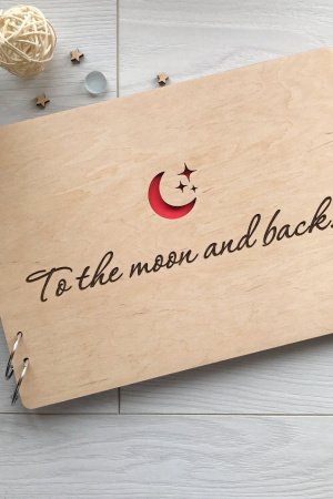Робота Дерев'яний альбом для фото і записів «До місяця і назад»