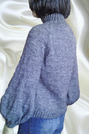 Работа Серый свитер-реглан с широким рукавом под горло из ангоры