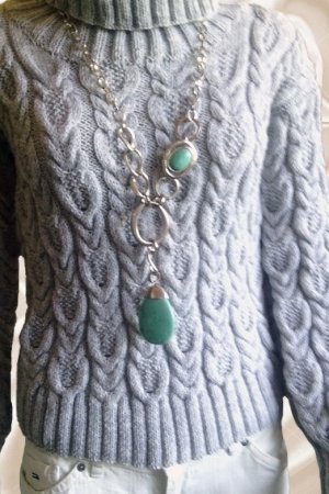 Работа Классический короткий свитер с высоким воротом