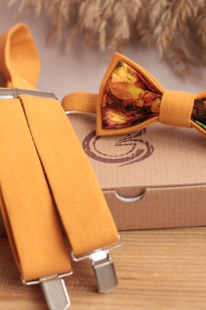 Робота Комплект  підтяжки та метелик  шафрановий