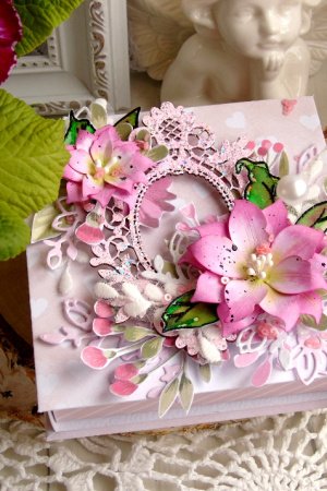 Робота Яскрава квіткова грошова коробочка