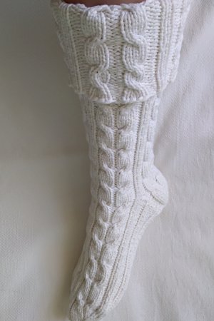 Работа Вязаные косами высокие гольфы (носочки). Ручная работа 