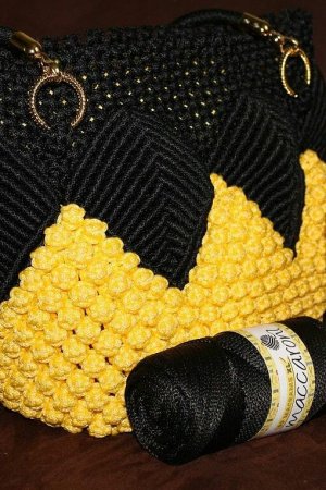 Робота Яскрава жіноча сумка.