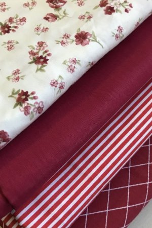 Робота Набір тканини для рукоділля вишневий 4шт.