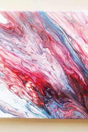 Робота Картина в техніці Fluid Art в червоних тонах.