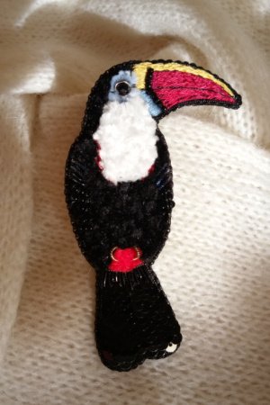 Робота Брошка Тукан