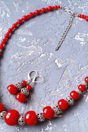 Работа Комплект ожерелье и серьги с кораллами и кристаллами