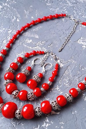 Робота Комплект намисто браслет та сережки  з коралами