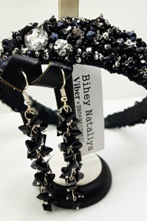 Работа Обруч с хрусталя и камней