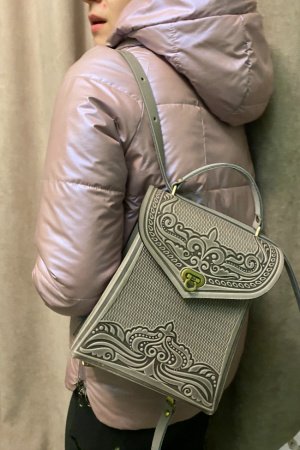 Робота РЮКЗАК З НАТУРАЛЬНОЇ ШКІРИ "ВЕКТОР" сірий