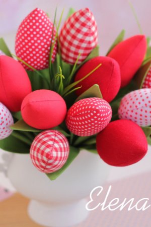 Работа Букет красных тюльпанов Тильда