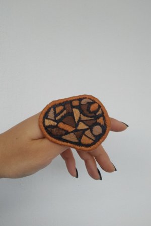 Робота Брошка коричнева 'П'ятнашка'