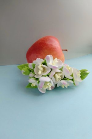 Робота Шпилька для волосся "Яблучний колір"