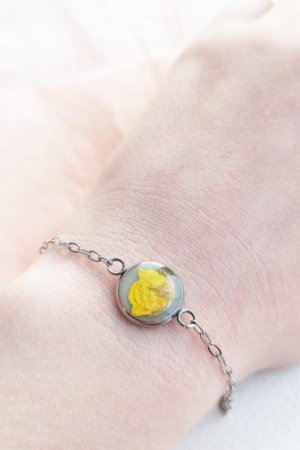 Работа Нежный браслет с цветком из эпоксидной смолы