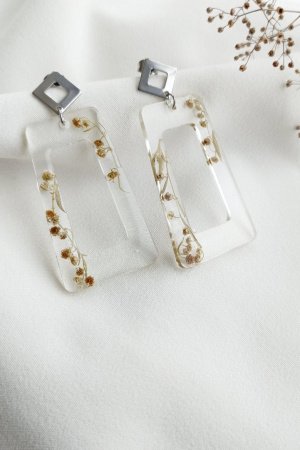 Робота Великі прямокутні сережки з квітами, з епоксидної смоли