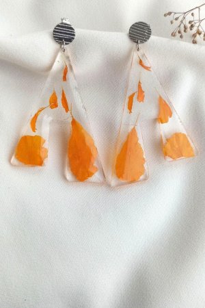 Работа Большие  свисающие серьги с цветами, с эпоксидной смолы 