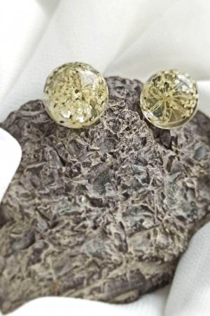 Работа Серьги гвоздики полусферы с цветами, красивые серьги