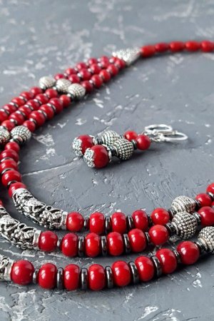 Работа Комплект из натуральных кораллов и гематита бусы, серьги