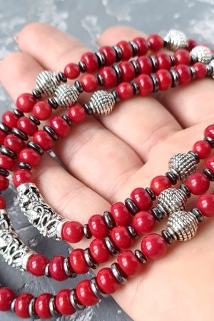 Работа Ожерелье с натуральными кораллами и гематитом