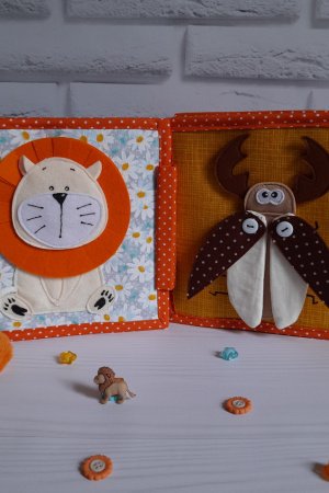 Робота Розвиваюча книга з тканини і фетру .. М'які Фетрові книжки