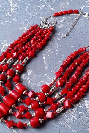 Работа Ожерелье п`ятирядне "Танец весны" из натуральных кораллов