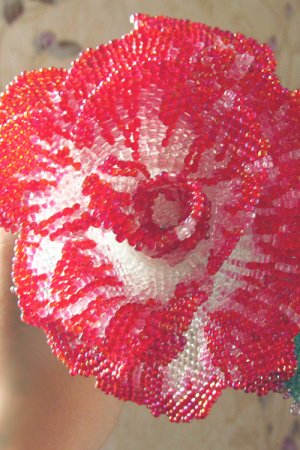 Робота Троянда з бісеру