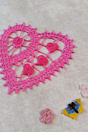 Работа Салфетка Розовое сердце "