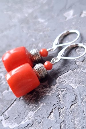 Работа Серьги с натуральными кораллами под старину