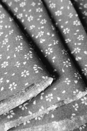 Работа Ткань хлопок мелкие цветочки на сером 